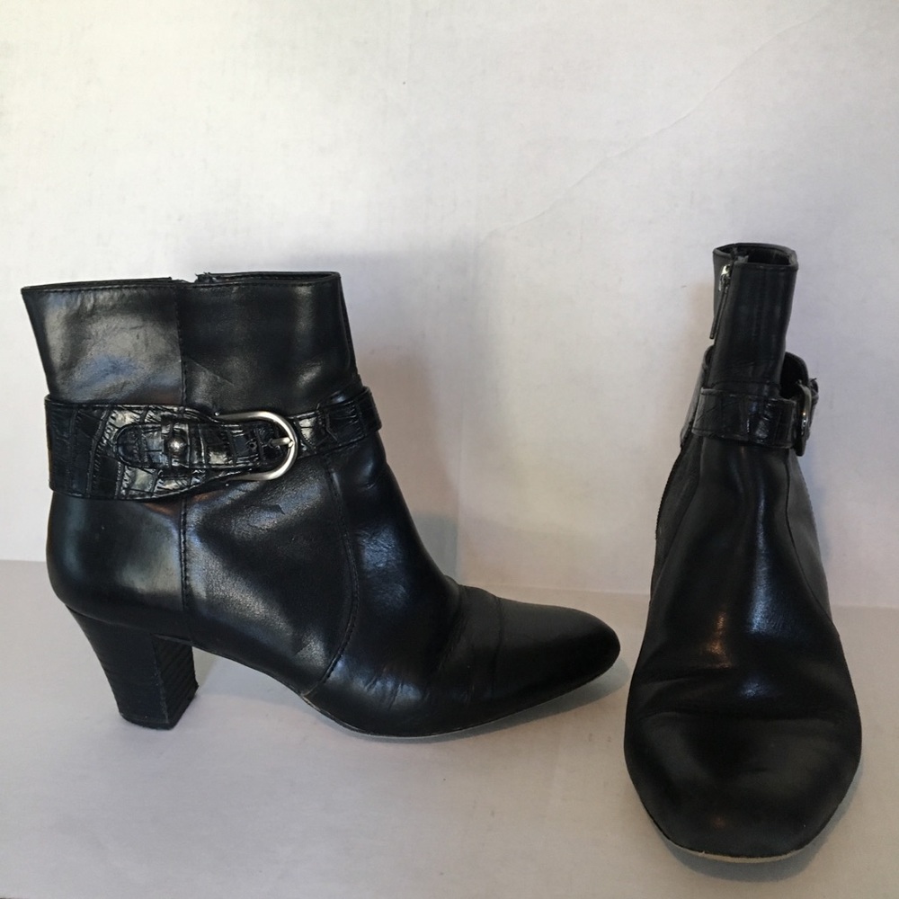 Anne Klein Gansee black ankle boots. Size 8